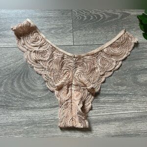 Victoria’s Secret y2k Brazilian floral lace panty with keyhole back. Size M
